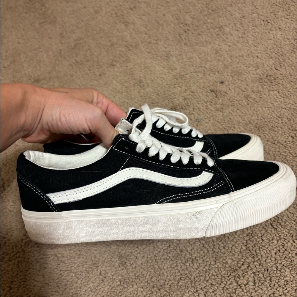BRAND NEW Vans old skool Vr3 size men’s size 9.5 womens 11 in black